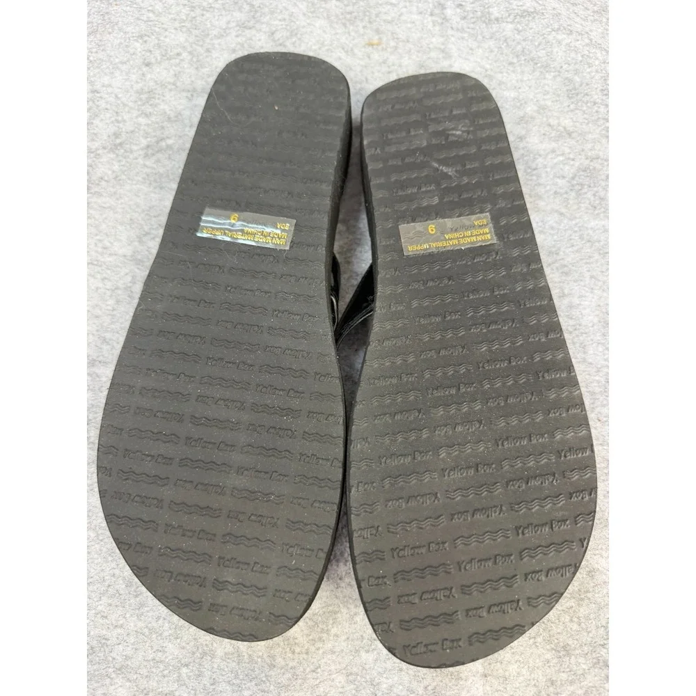 Yellow Box Fazania Flip-Flops Patent Leather with Logo Medallion Woman's size 9M - Picture 4 of 5